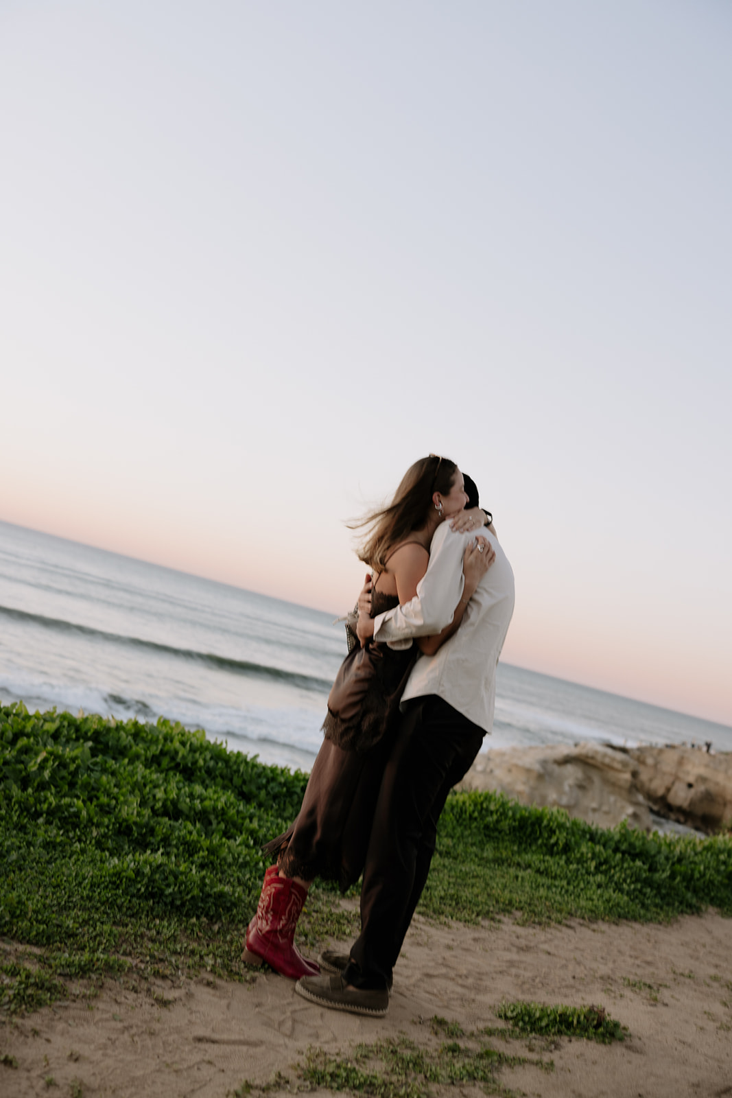 Engagement session couple on the coast
