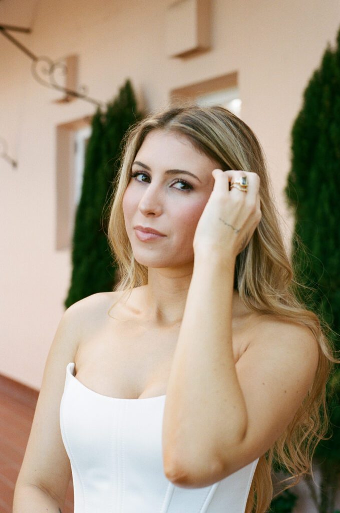 A la valencia wedding bride