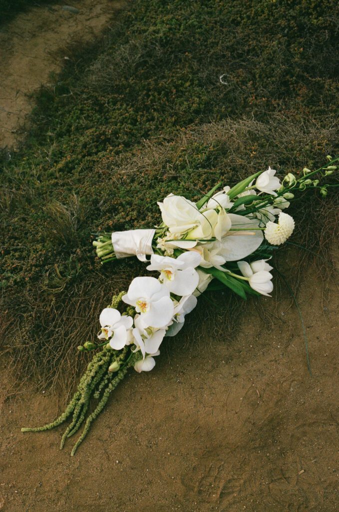 La jolla cliffside wedding florals